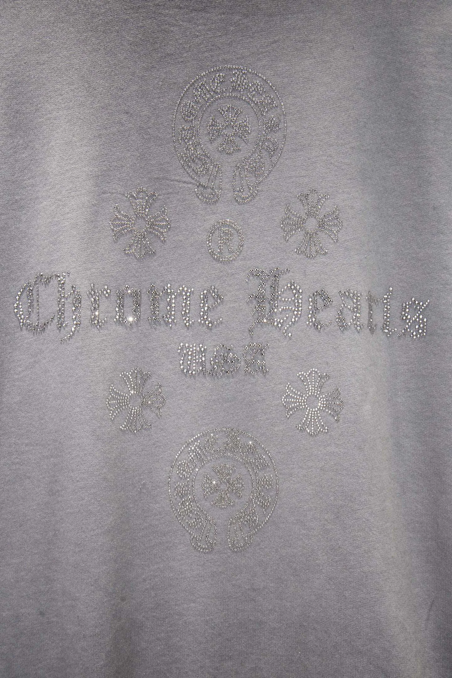 P270 🆕Chrome hearts new hot-drilled and stir-fried color sweatshirt. The os version is really charming. The Chrome family is also really unique. Every new season's new version is to the extreme. It is very practical and can be worn casually. Nice✔️ - ⚠️100% cotton. Made of custom-dyed terry cotton sweatshirt surface, 420g double-ply double yarn, comfortable to the touch. Made from imported knitting needle carded cotton, the thickness is moderate, drapey and contoured, making the upper body comfortable! ! It is very tolerant to fat body types and can instantly lose five pounds after wearing it!  Specially ordered many Austrian hot diamonds, which have the bling bling effect of natural crystals under the light, and multi-faceted reflective points, the production cost is extremely high. The laser molding includes a computer engraving machine and a laser machine, which are accurate in particle units. Finally, it is hot and set at high temperature. After hot stamping, the firmness needs to be tested repeatedly on the hot stamping. It can appear colorful and reflective under the light. The body is treated with anti-bottom fried color elements, which greatly increases the interest of the clothing; unique visual effects.  Hem Loose closing Double-layer fabric Good closing effect Exquisite seaming Color: Washed black Reverse stir-fried gray Size: S-M-L-XL